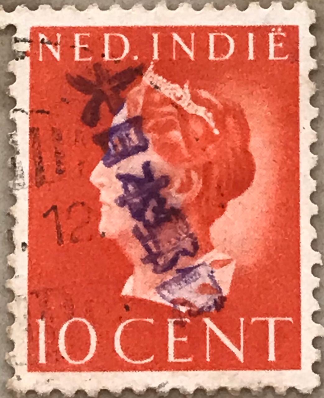 Prangko pendudukan Jepang di Sumatera. Cetak tindih 5 karakter kanji, “Dai Ho Yu Bin”, artinya prangko Jepang Raya.